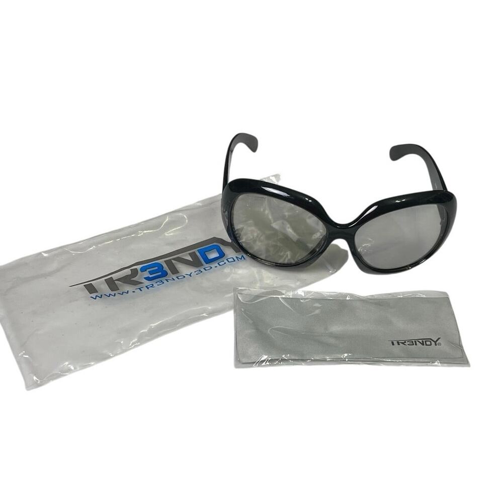 NWOT – Trendy 3‑D UV 400 Oversized Black Glasses